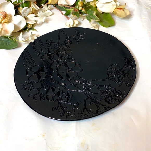 .- Vintage Black Amethyst Glass Plate Floral Relief 12" Round Heavy Platter Dish - Picture 2 of 9